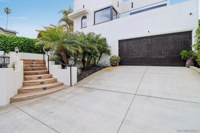 4611 Santa Cruz Ave, San Diego CA: https://media.crmls.org/mediaz/69a82c70-5d61-48ab-bec7-1b9aa011f5fa.jpg