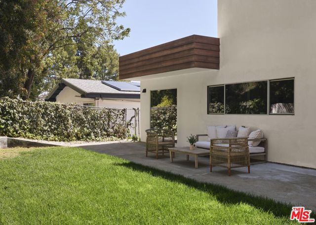 17155 Clemons Drive, Encino CA: https://media.crmls.org/mediaz/69a856f5-5f9f-42b1-885e-53c6ee9a6821.jpg