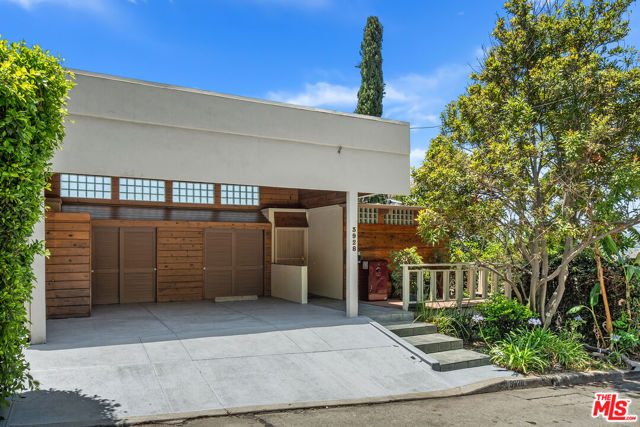 3928 Clayton Avenue, Los Angeles CA: https://media.crmls.org/mediaz/69a87c21-2d26-4303-8047-40b58338afef.jpg