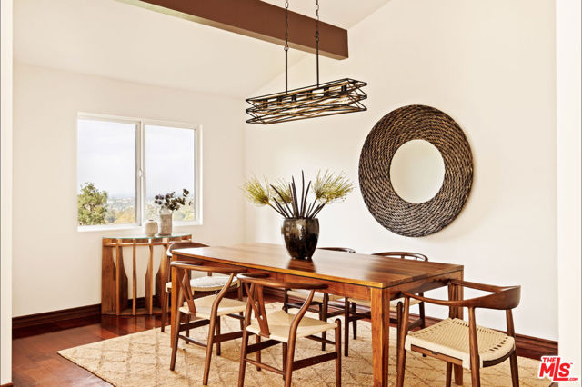 2617 Sleepy Hollow Place, Glendale CA: https://media.crmls.org/mediaz/69a8c0f9-ba33-4198-aa18-e3ed44a47762.jpg