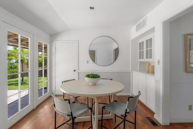 Detail Gallery Image 11 of 30 For 1381 W Muirlands Dr, La Jolla,  CA 92037 - 3 Beds | 3 Baths