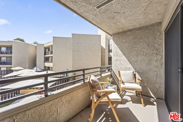 4589 Via Marisol, Los Angeles CA: https://media.crmls.org/mediaz/69a8e242-dee2-41e5-959b-e820c167c281.jpg