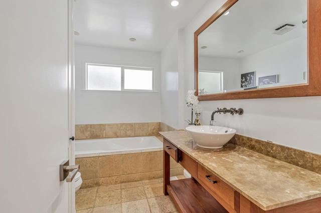 6827 Ridgewood Drive, Oakland CA: https://media.crmls.org/mediaz/69a9908f-f215-47e8-9b25-184425db2eb8.jpg