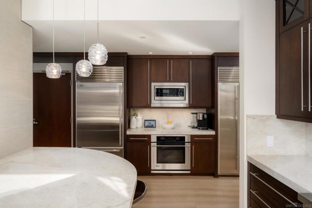 645 Front St, San Diego CA: https://media.crmls.org/mediaz/69a9e86d-6614-4b3b-9b5c-668f411f2c48.jpg