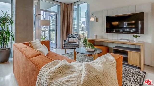 755 S Spring Street, Los Angeles CA: https://media.crmls.org/mediaz/69aa2531-7578-4eda-bf3c-67336ed80fdf.jpg