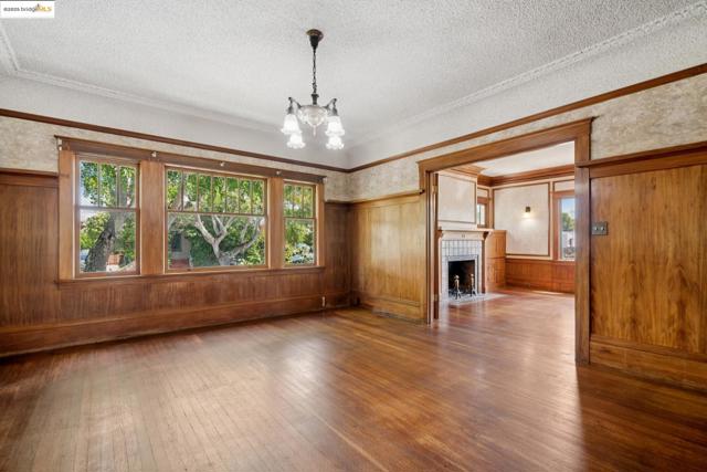 1239 Carleton St, Berkeley CA: https://media.crmls.org/mediaz/69aa3014-b77e-49d8-91fb-57242581093a.jpg
