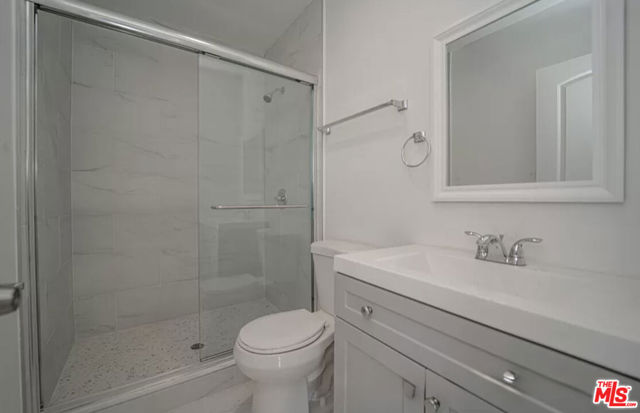 204 E 29th Street, Los Angeles CA: https://media.crmls.org/mediaz/69aa4163-8b2a-497f-983f-942f6e77a5e9.jpg