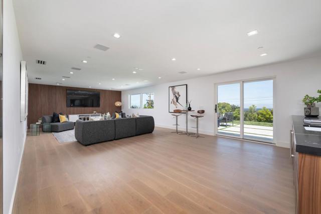 3964 Jefferson Avenue, Redwood City CA: https://media.crmls.org/mediaz/69aa41cf-d970-4966-bb94-3d1bca087e0e.jpg