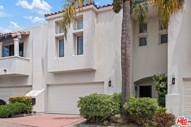 6435 Zumirez Drive, Malibu CA: https://media.crmls.org/mediaz/69ab1f2d-9a2f-4315-8698-093fb5a5d344.jpg
