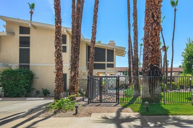 290 S San Jacinto Drive, Palm Springs CA: https://media.crmls.org/mediaz/69acfa04-b37c-4031-a482-38c342b5982d.jpg