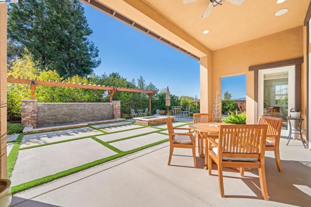 2135 Terra Bella Ct, Livermore CA: https://media.crmls.org/mediaz/69ad6c9a-9e1f-49ce-9e24-6439b06faf41.jpg
