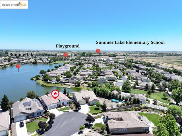 133 Clear Lake Ct, Oakley CA: https://media.crmls.org/mediaz/69ae678b-fb83-4146-a274-398486fae25f.jpg