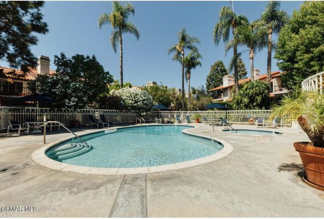17248 Palisades Circle, Pacific Palisades CA: https://media.crmls.org/mediaz/69af5af5-a45e-4a99-90c0-b38a1dbee00f.jpg