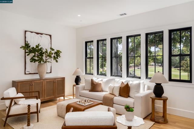 238 Cameo Dr, Danville CA: https://media.crmls.org/mediaz/69af6d9a-c585-410b-b616-dd8316687900.jpg