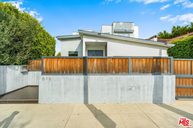 616 N FULLER Avenue, Los Angeles CA: https://media.crmls.org/mediaz/69b0ab73-8ad0-4bb1-b5d7-394a73a9ec7c.jpg
