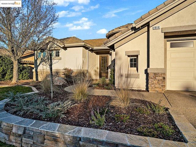 1816 Stone House LN, Lincoln CA: https://media.crmls.org/mediaz/69b0af05-f978-45b0-83b6-3038490eb89a.jpg
