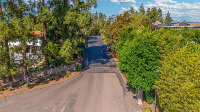 1363 Timberpond Dr, El Cajon CA: https://media.crmls.org/mediaz/69b0cb8b-c45a-4e5e-82cf-cf356ddf8f2d.jpg