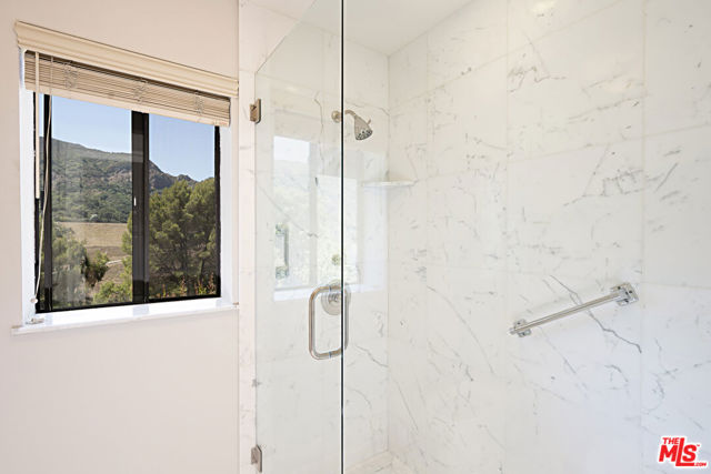 1476 Palisades Drive, Pacific Palisades CA: https://media.crmls.org/mediaz/69b0d723-45f1-4680-b098-41e529c089a0.jpg