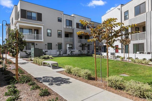 Detail Gallery Image 5 of 35 For 2590 Broom Ln, Carlsbad,  CA 92008 - 4 Beds | 3/1 Baths