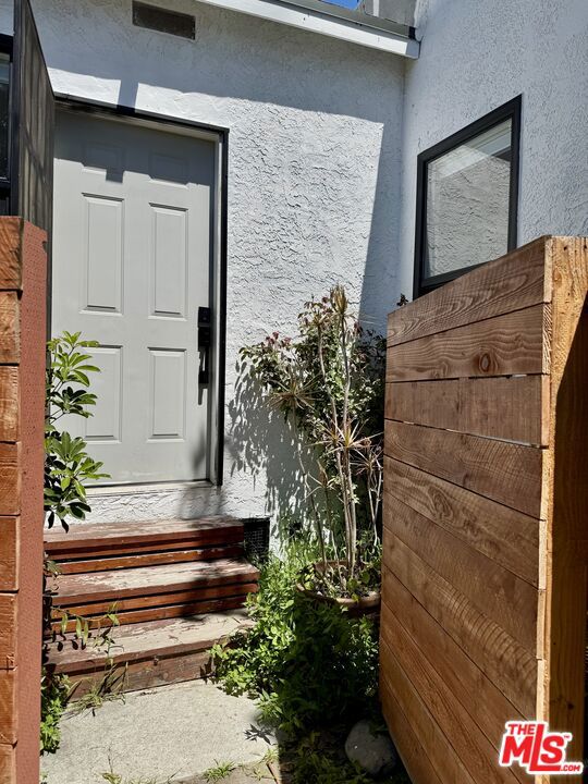 2927 S West View Street, Los Angeles CA: https://media.crmls.org/mediaz/69b18395-b07a-4fd8-9176-9ad5b3a09e11.jpg