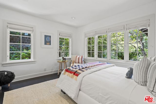 3 Latimer Road, Santa Monica CA: https://media.crmls.org/mediaz/69b18884-c3a7-46df-8416-371743f97550.jpg
