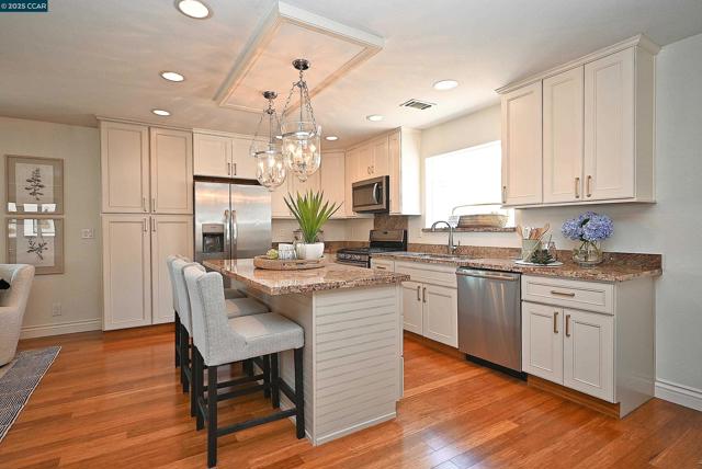 1250 Saint Louis Drive, Concord CA: https://media.crmls.org/mediaz/69b1c0c1-e43c-4449-b109-79bd6ad1bd7d.jpg