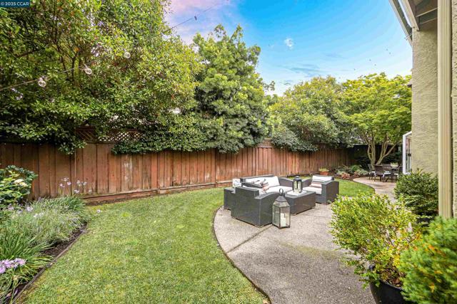 405 Triomphe Ct, Danville CA: https://media.crmls.org/mediaz/69b1c0e7-697f-404f-bbc9-de58d4dec289.jpg