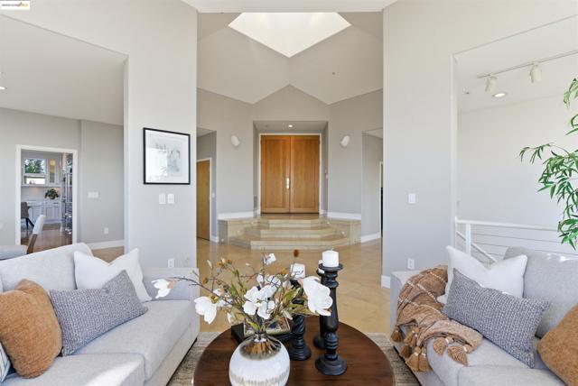 6413 Gwin Ct, Oakland CA: https://media.crmls.org/mediaz/69b205ce-b4bd-4226-8723-6adc42902216.jpg