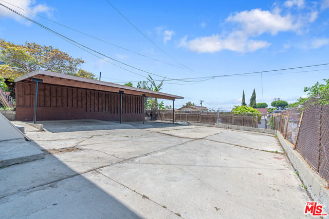 945 N Ditman Avenue, Los Angeles CA: https://media.crmls.org/mediaz/69b2a139-72d2-4e35-87eb-7071c8d74b88.jpg