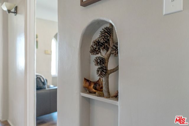 11316 Sunshine Terrace, Studio City CA: https://media.crmls.org/mediaz/69b2f238-f838-4082-a846-8c7dbe0e8889.jpg