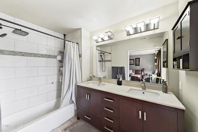 2228 Oak Haven Avenue, Simi Valley CA: https://media.crmls.org/mediaz/69b404c8-7386-4c33-82d8-140adcf810c1.jpg