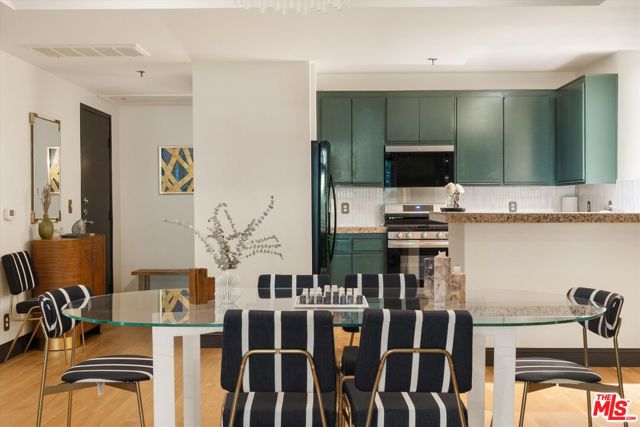 2222 N Beachwood Drive, Los Angeles CA: https://media.crmls.org/mediaz/69b49aa5-e2bd-4333-8e65-d0a641c9280b.jpg