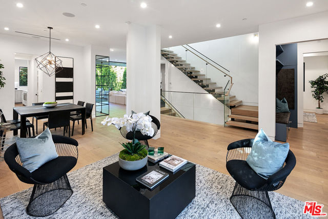 14555 Greenleaf Street photo 3