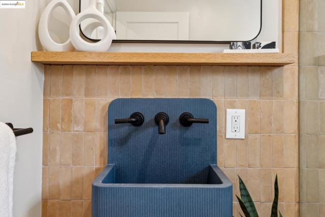 1511 Rose St, Berkeley CA: https://media.crmls.org/mediaz/69b5e300-f4de-46ec-9ec7-de33462b7394.jpg