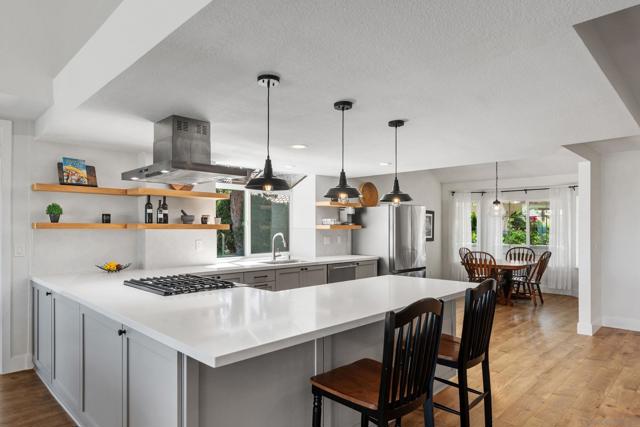 16396 Avenida Suavidad, San Diego CA: https://media.crmls.org/mediaz/69b63948-41d6-4c4c-b6b9-9c6bad453e62.jpg