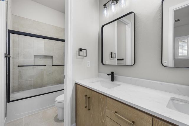 1060 swan river ct, Vacaville CA: https://media.crmls.org/mediaz/69b6ea23-2249-4ba9-bda7-5e43cfb34304.jpg
