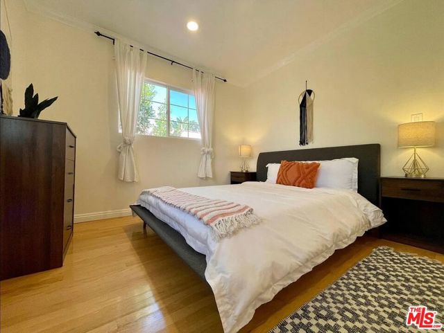 1111 11th Street, Santa Monica CA: https://media.crmls.org/mediaz/69b6f530-258a-414b-a03b-d949ae137ca7.jpg