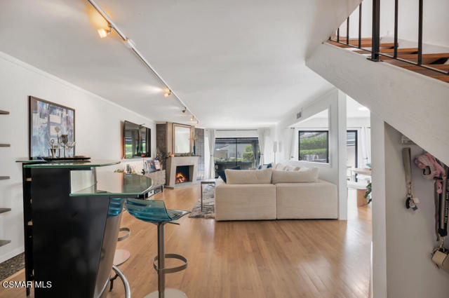 1218 S Westlake Boulevard, Westlake Village CA: https://media.crmls.org/mediaz/69b7e947-fccc-471f-99b5-e20ed06908cc.jpg