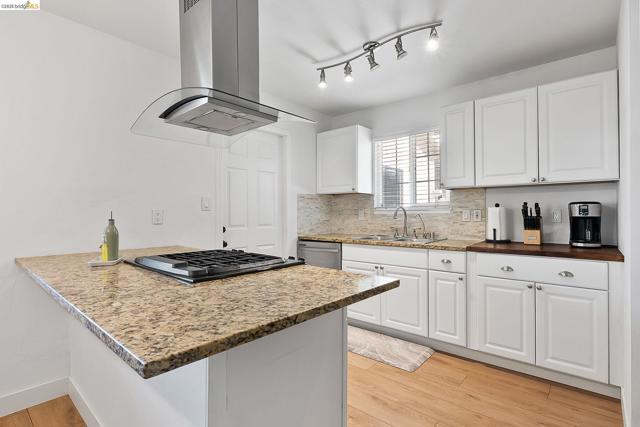 4855 Edgewood Ct, Oakley CA: https://media.crmls.org/mediaz/69b93eab-67d5-4f23-b52f-b8a573c76261.jpg