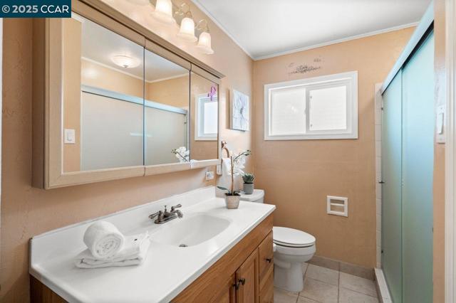 2401 Casa Way, Walnut Creek CA: https://media.crmls.org/mediaz/69b98ab6-48ec-4f1f-934c-8056524bee76.jpg