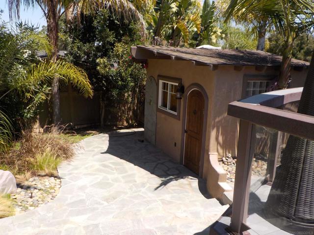 1153 Crest Dr, Encinitas CA: https://media.crmls.org/mediaz/69ba34af-e3e4-46ae-990a-cdc3c15a3c06.jpg