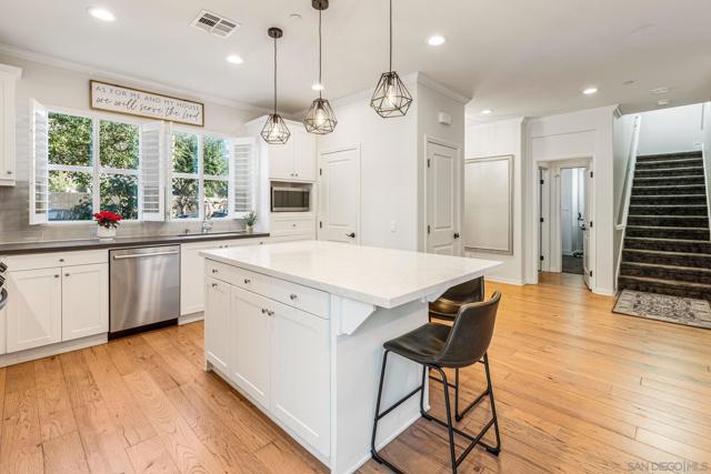 2769 Overlook Point Dr, Escondido CA: https://media.crmls.org/mediaz/69ba686a-5c8a-4104-8b43-62826689346a.jpg