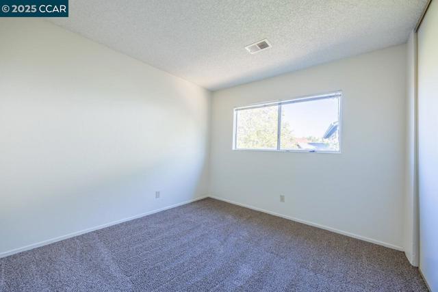 139 Thrush Ct, Hercules CA: https://media.crmls.org/mediaz/69bada1b-d314-4a2d-937e-7cbda23c977c.jpg