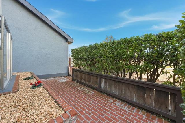 370 Burning Tree Court, Half Moon Bay CA: https://media.crmls.org/mediaz/69bb475e-31e5-4bbd-9daf-a30a0951ee6f.jpg