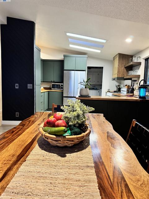 14 Blue Teal Ct, Lodi CA: https://media.crmls.org/mediaz/69bc686d-8c33-4aae-b24e-c3617be32d4b.jpg