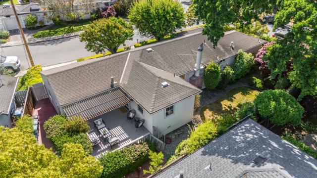 1405 Oakhurst Avenue, San Carlos CA: https://media.crmls.org/mediaz/69bc6c11-e3bc-4132-8738-5a78aedd3c10.jpg