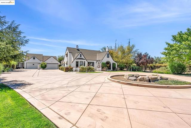 11081 BRENTWOOD BLVD., Brentwood CA: https://media.crmls.org/mediaz/69bd3b25-e4d7-47a1-abdd-8ba0c3087213.jpg