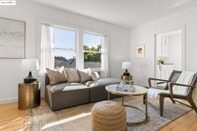 4008 Woodruff Ave, Oakland CA: https://media.crmls.org/mediaz/69bdfaef-2774-4453-b82f-4b82216994e8.jpg