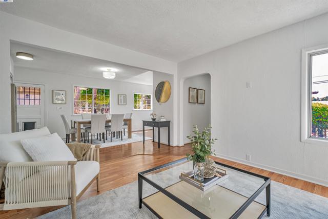 3780 Somerset Ave, Castro Valley CA: https://media.crmls.org/mediaz/69be0df7-d7a1-4174-a01c-0109278b086e.jpg