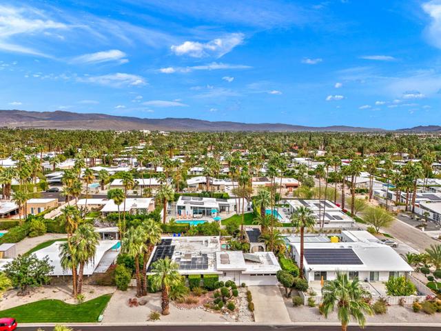 968 N Fairview Circle, Palm Springs CA: https://media.crmls.org/mediaz/69beb4b3-b400-4e99-bec6-6688cc6d1189.jpg